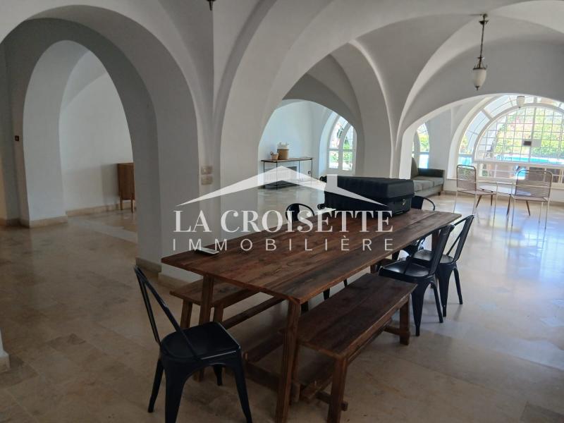 Villa S+4 avec piscine et jardin à La Marsa